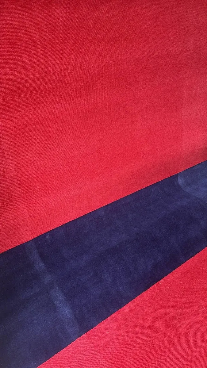 REDUCED   LARGE RED AND NAVY RUG NEW - Image 3