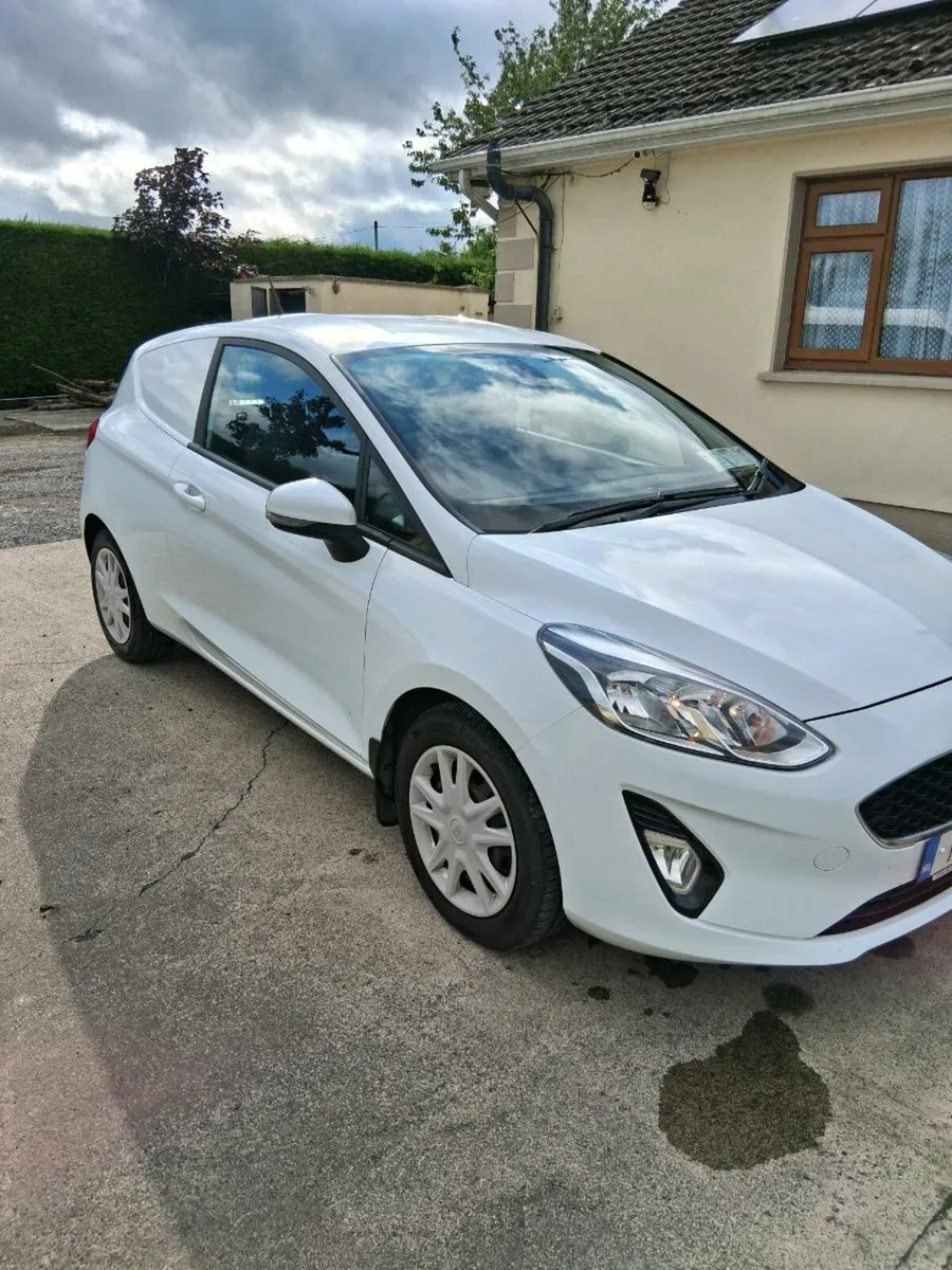 Ford  fiesta  van - Image 1