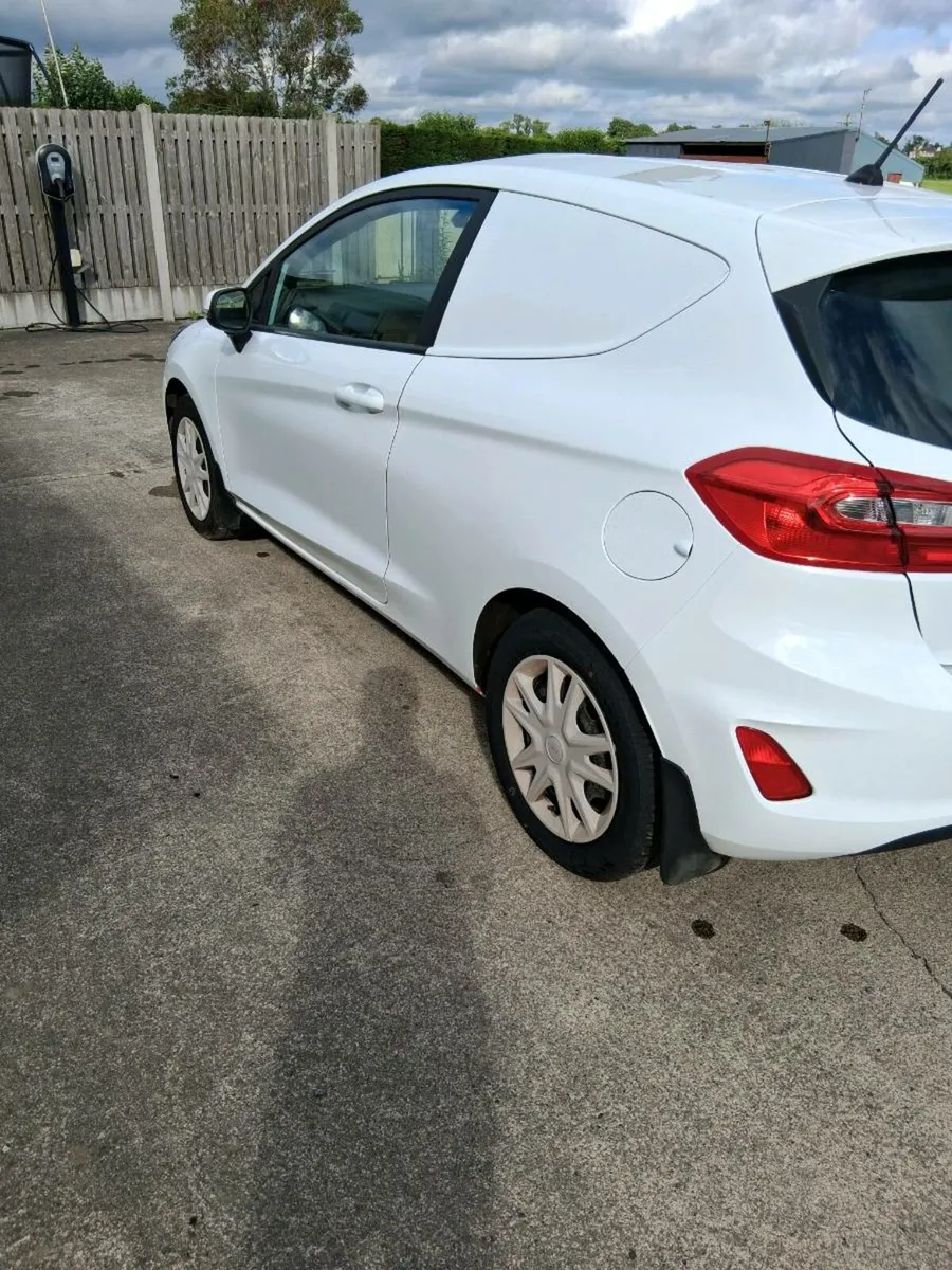 Ford  fiesta  van - Image 3