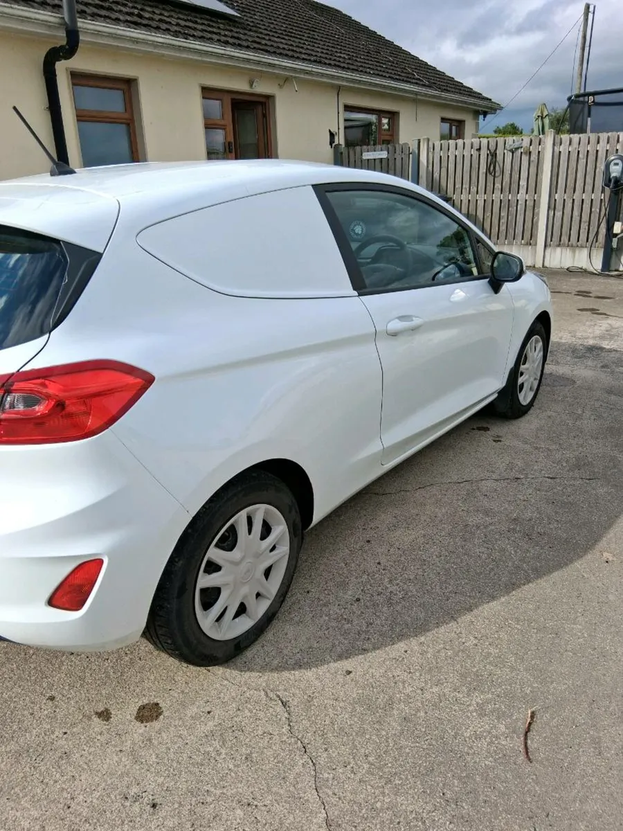 Ford  fiesta  van - Image 4