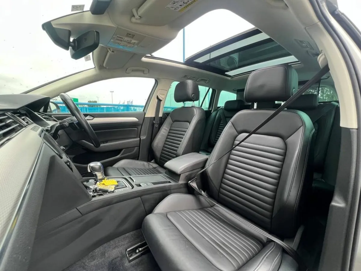 Volkswagen Passat GTE 1.4 PLUG-IN HYBRID AUTO // T - Image 2
