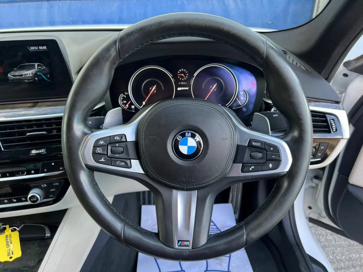 BMW 5-Series 530e M-SPORT 2.0 HYBRID // LEATHER VE - Image 4