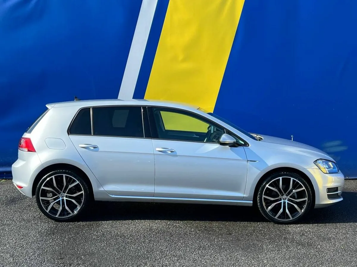 Volkswagen Golf COMFORTLINE R-LINE PACK 1.2 TSI // - Image 2