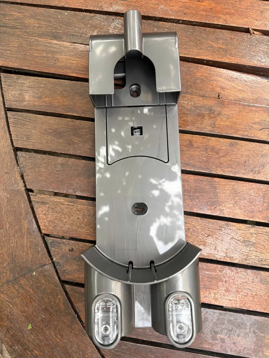 Four genuine Dyson V6/DC58/59/61/62 accessories - Image 1