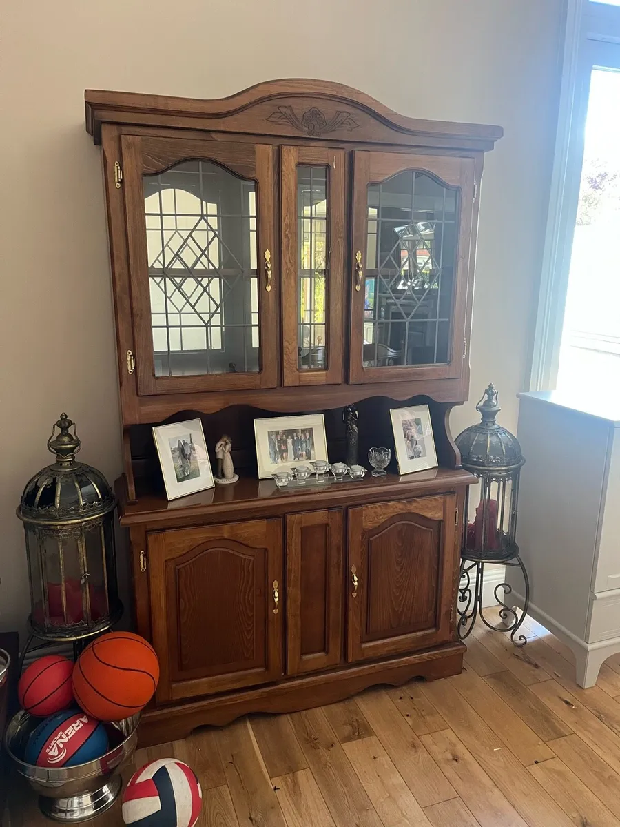 Dresser - Image 1