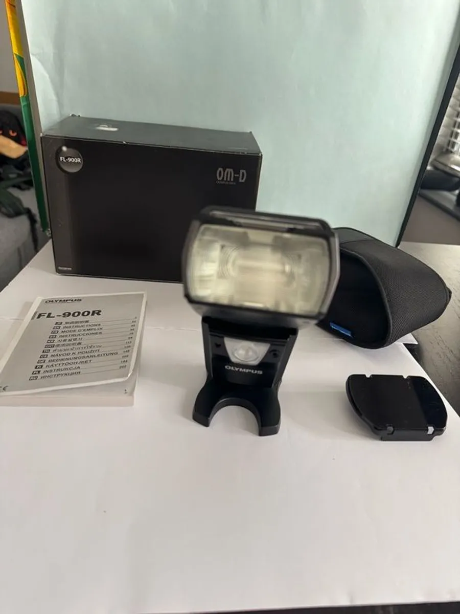 Olympus FL 900R Flash for OM System  cameras - Image 1