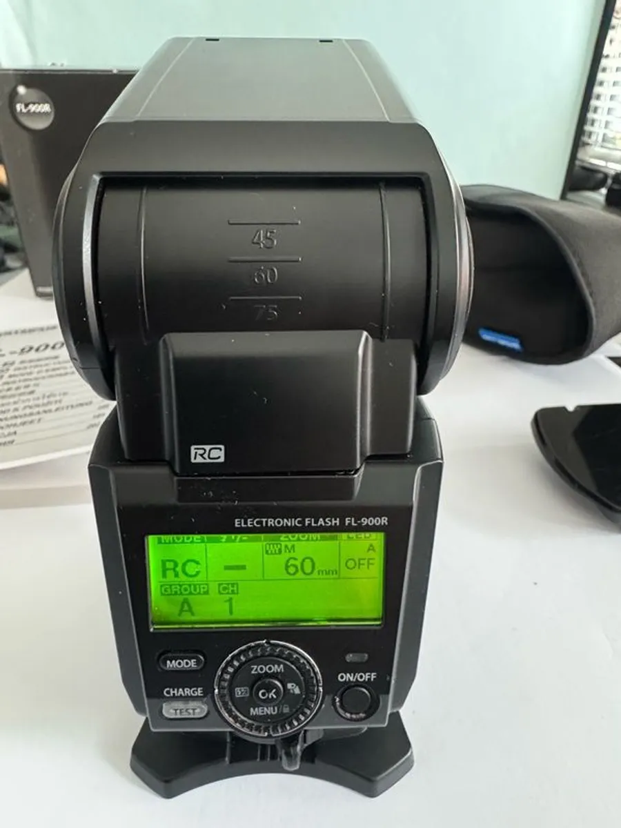 Olympus FL 900R Flash for OM System  cameras - Image 2