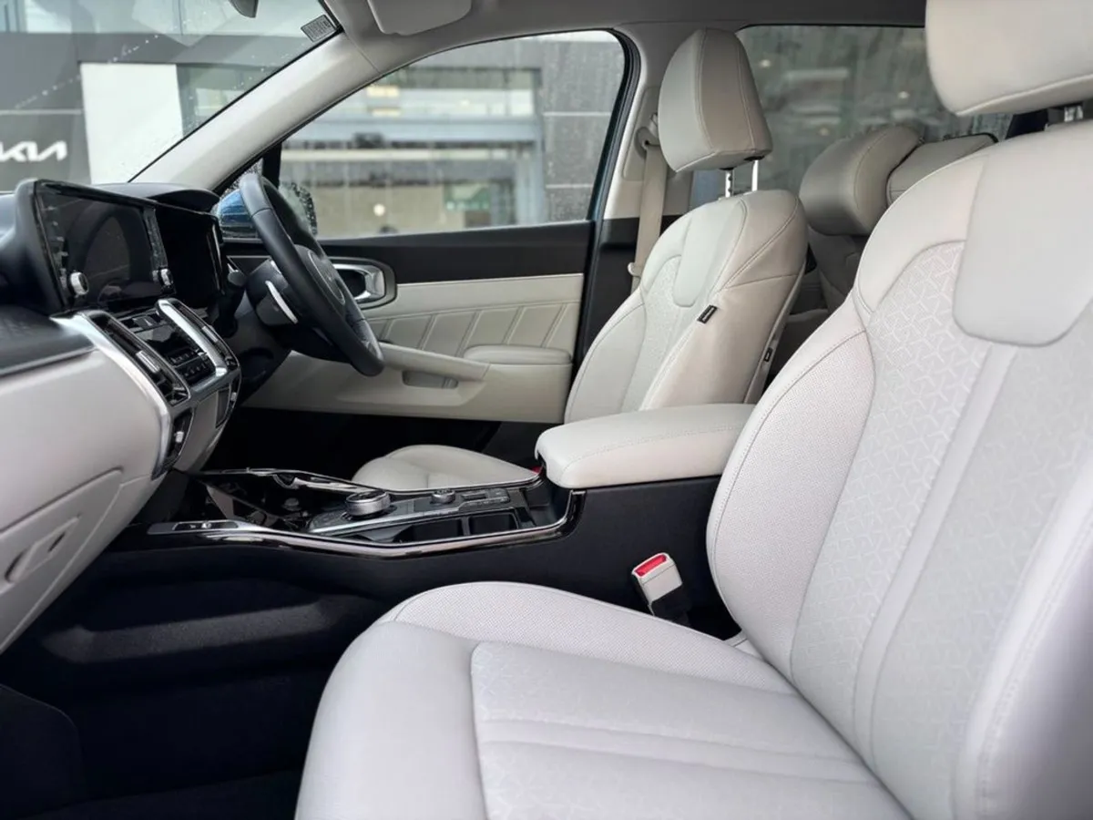 Kia Sorento 2.2 Diesel K3 ( 7 Seats ) - Image 4
