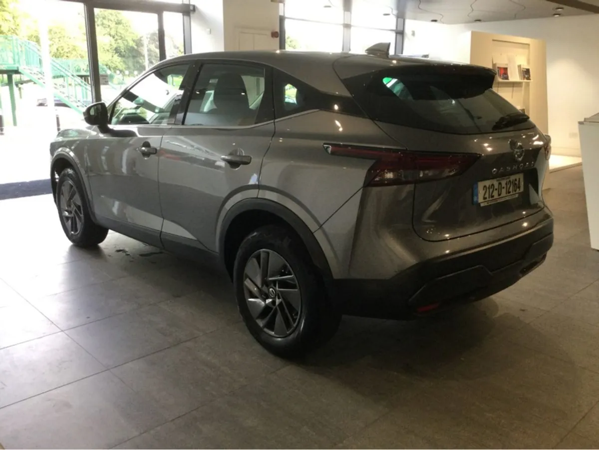Nissan QASHQAI 1.3 Petrol SV Very Low kms - Image 3