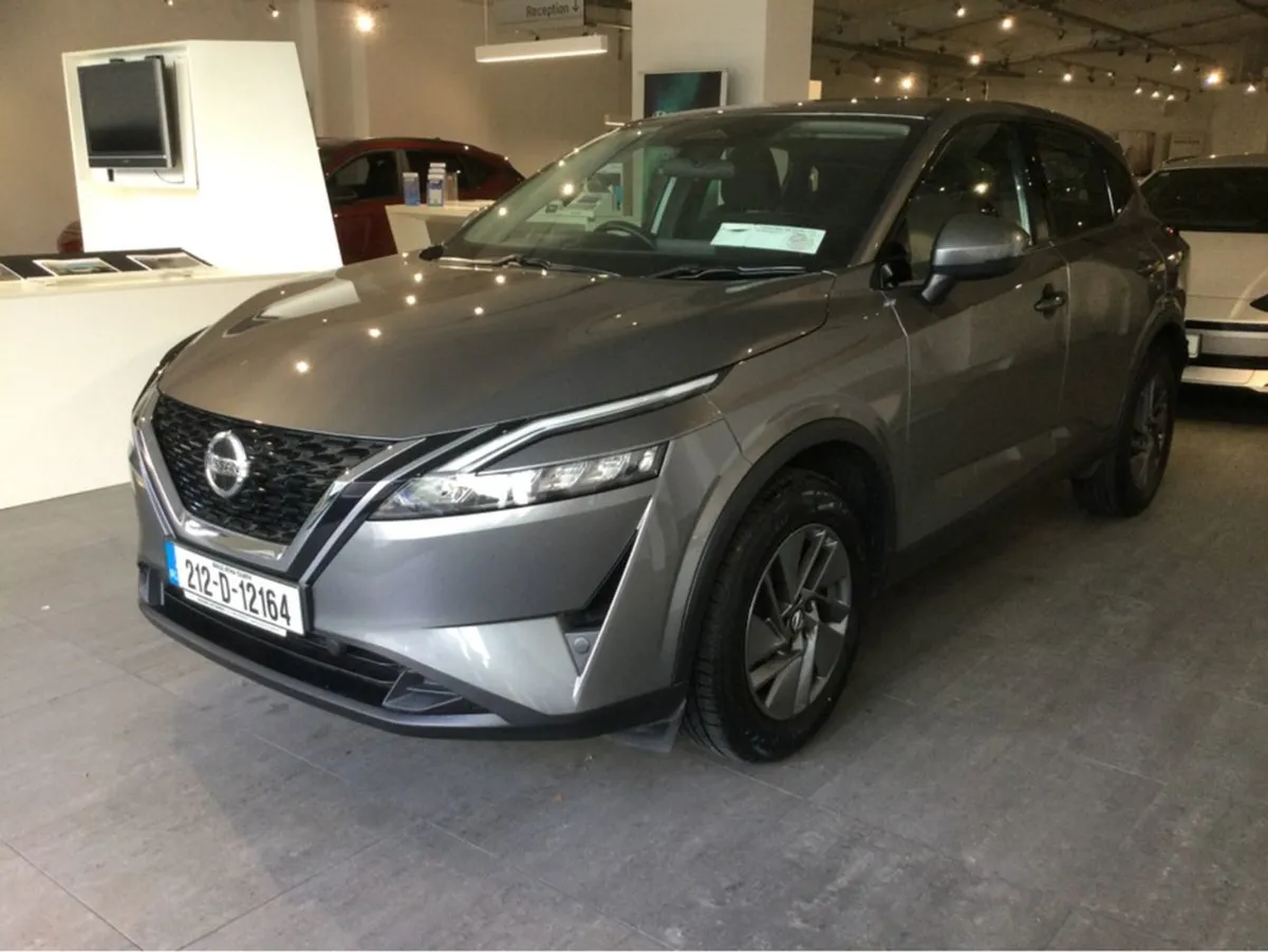 Nissan QASHQAI 1.3 Petrol SV Very Low kms - Image 4