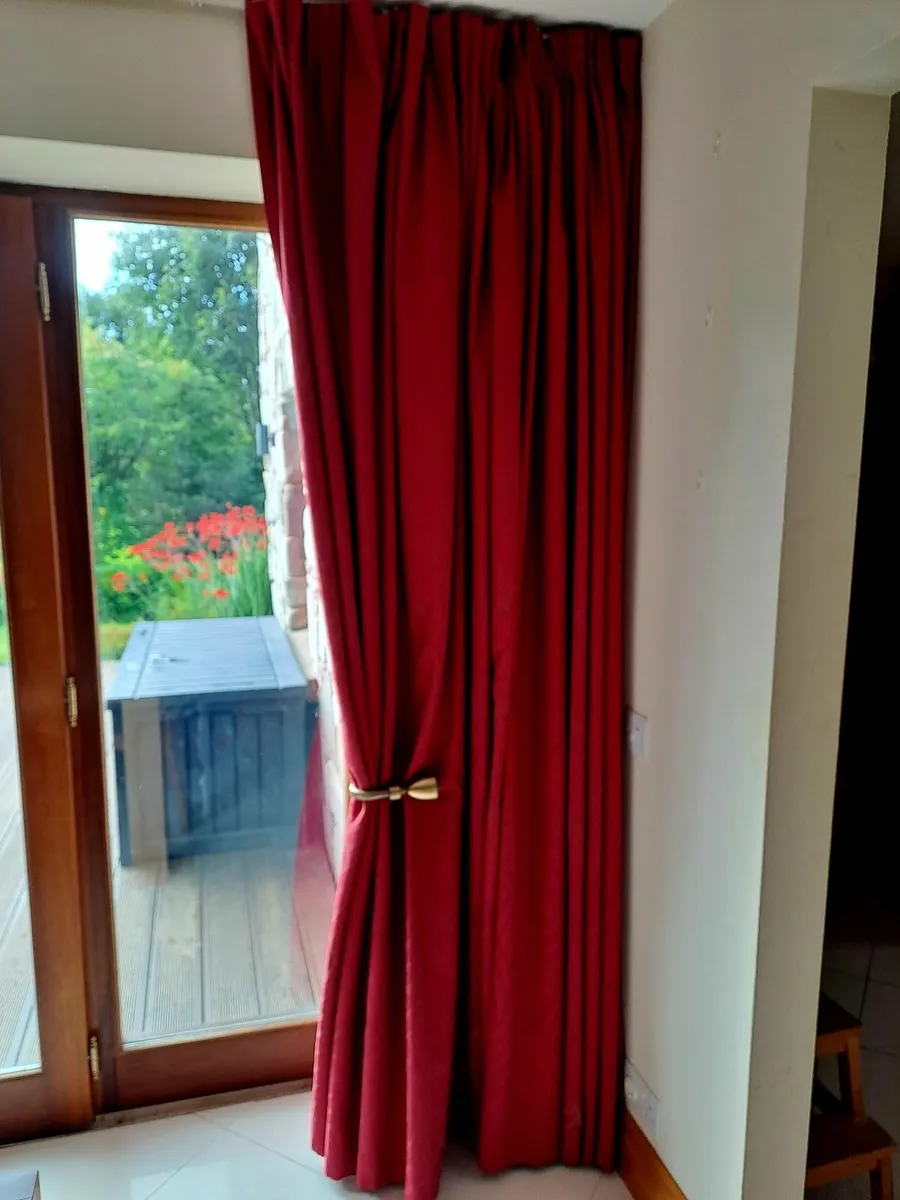Curtains - Image 2