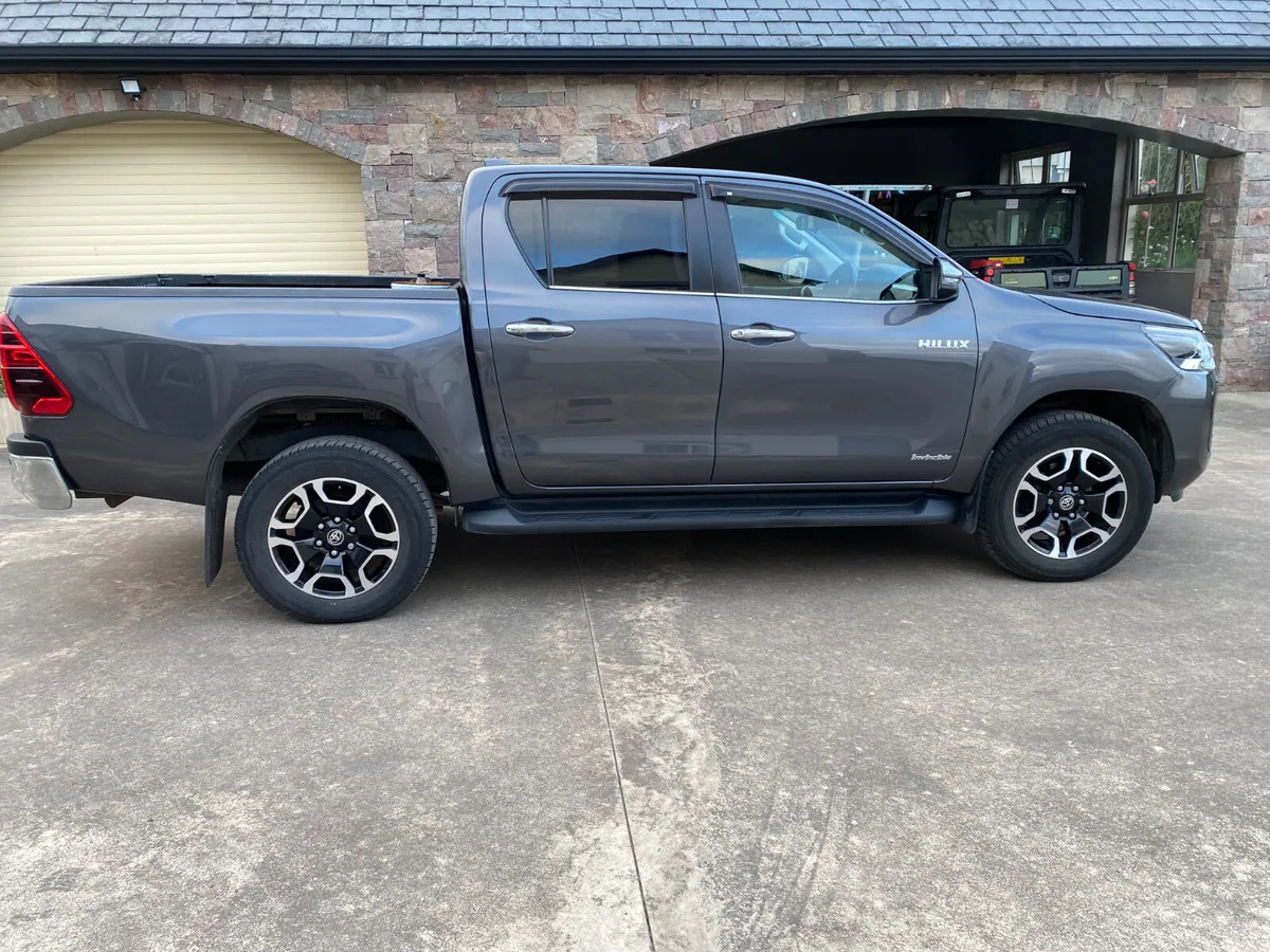 2023 TOYOTA HILUX - Image 2