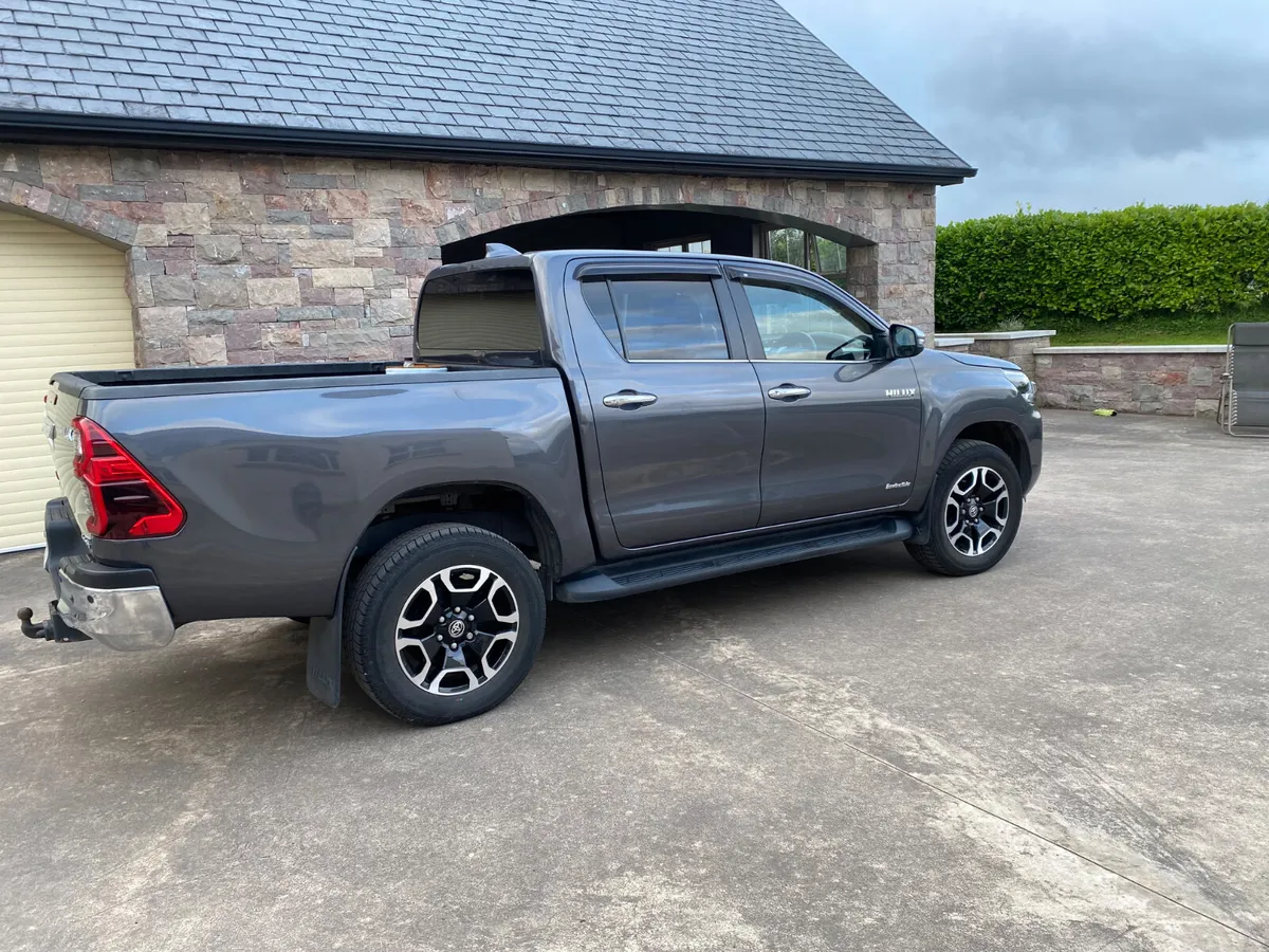 2023 TOYOTA HILUX - Image 1