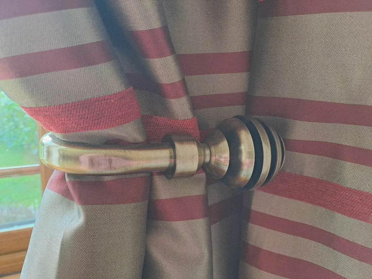 Curtains - Image 4