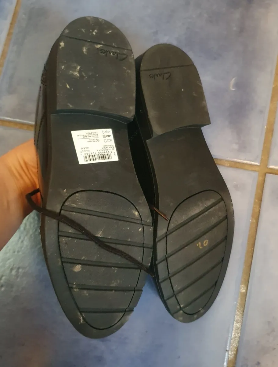 NEW with tags leather Clarks -ladies, teens - Image 4