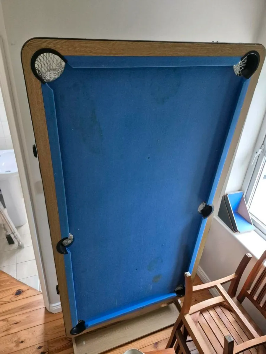 Pool table - Image 1