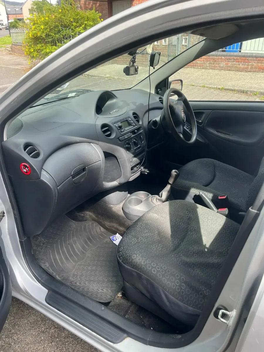 Toyota Yaris 2005 - Image 3