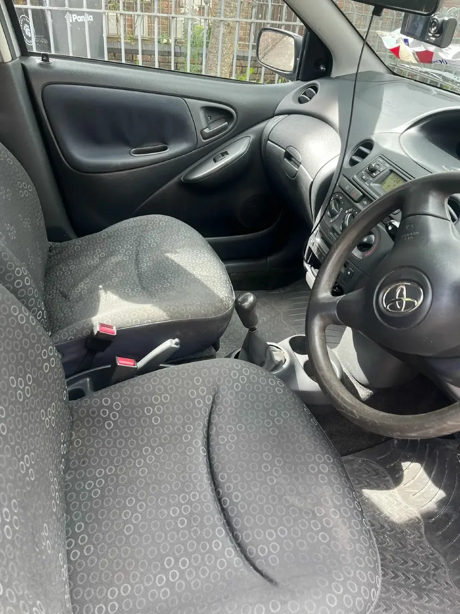 Toyota Yaris 2005 - Image 4