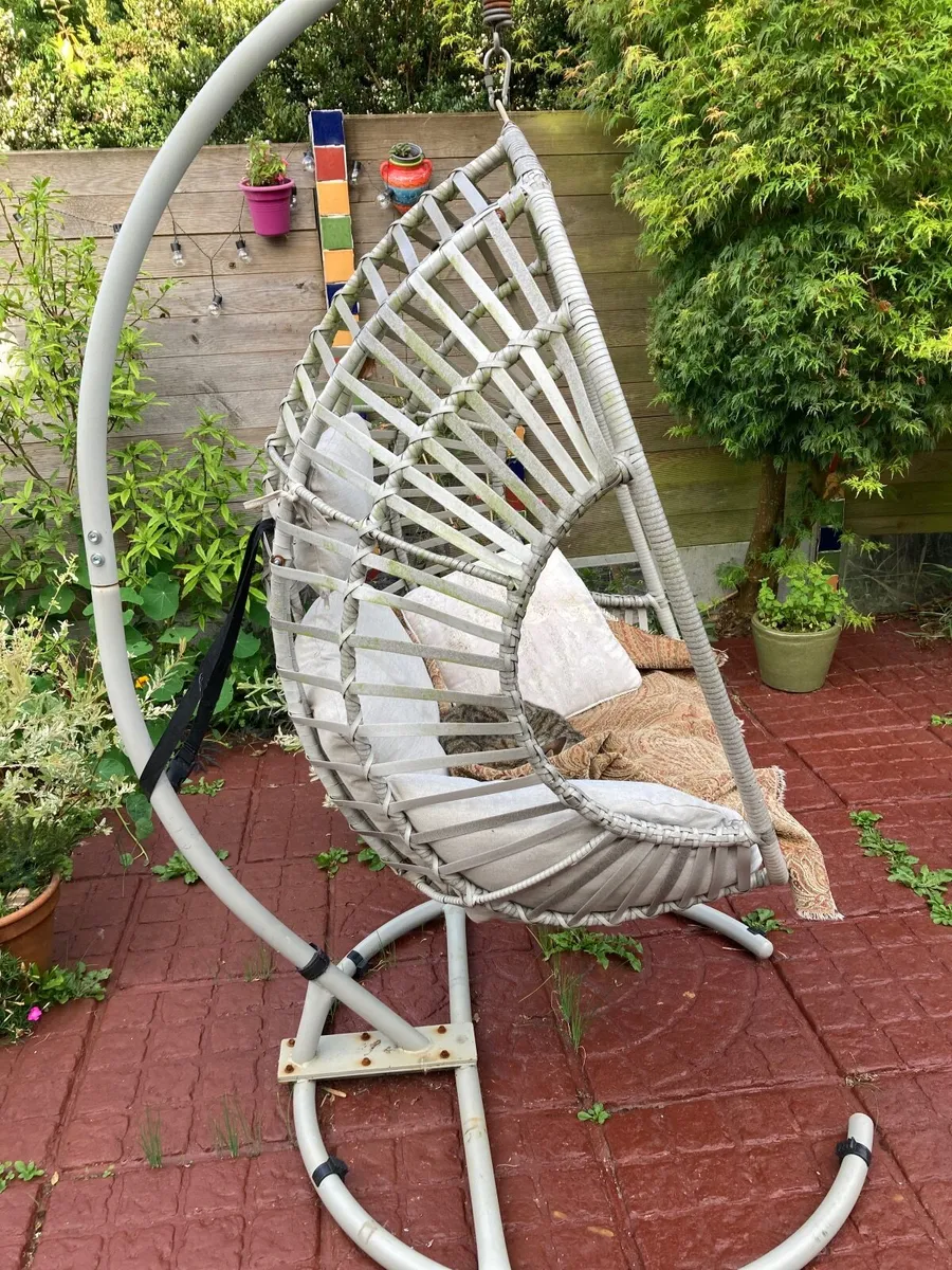 Garden egg chair - Image 1