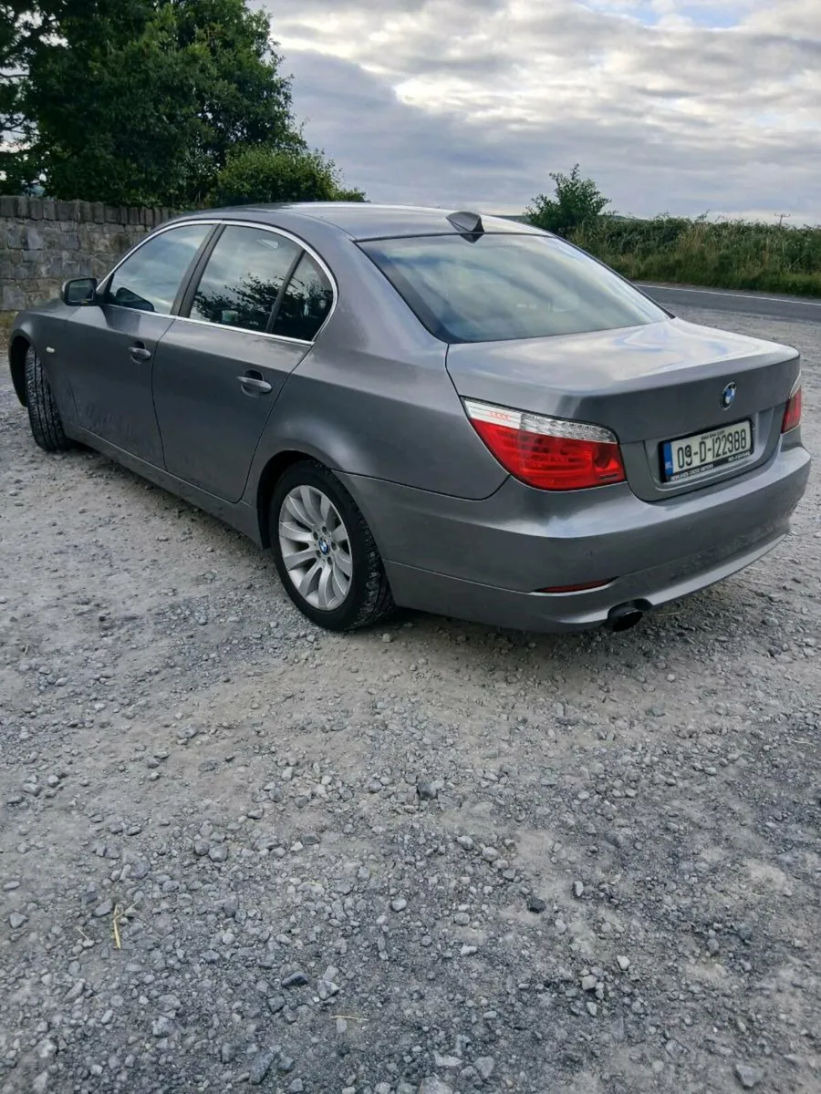 09 BMW 520D se - Image 4