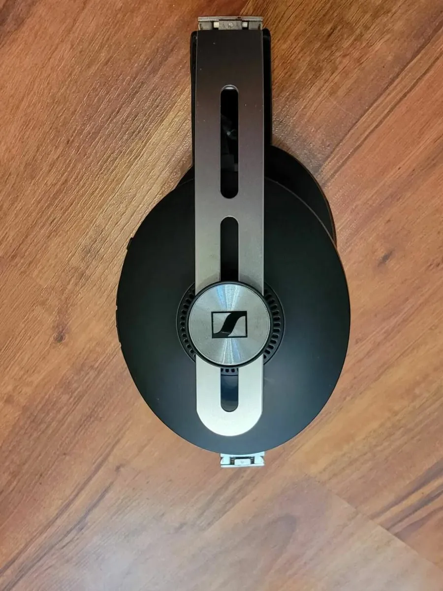 Sennheiser MOMENTUM 3 headphones - Image 3