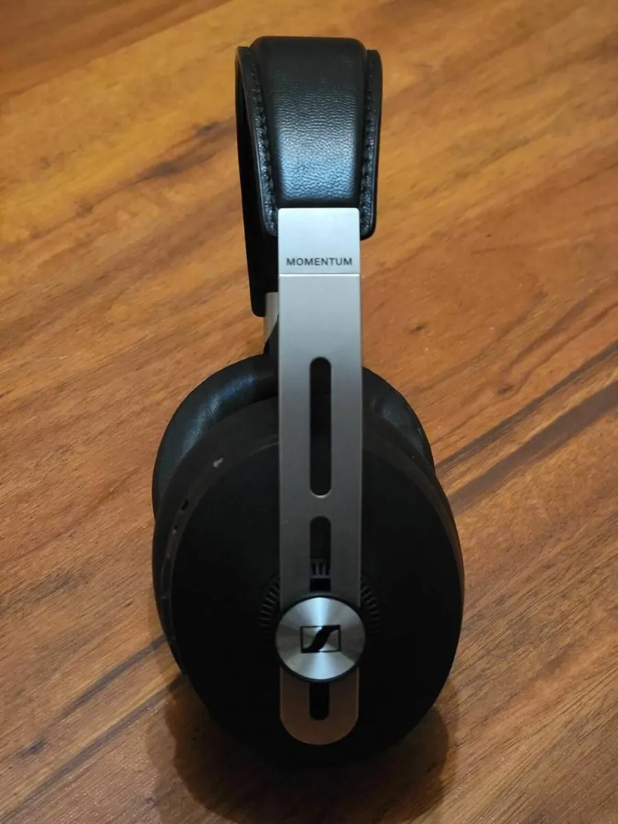 Sennheiser MOMENTUM 3 headphones - Image 4