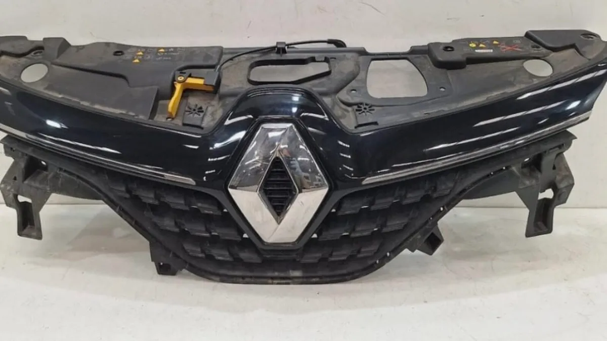 2023 Renault Clio front centre top grill - Image 1