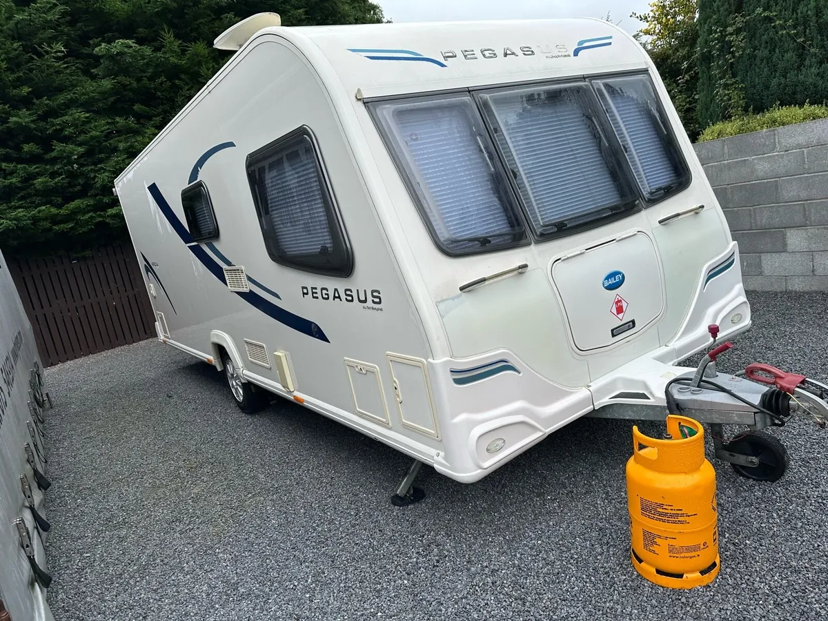 Carvan - Image 1