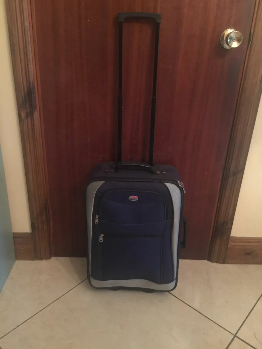 American Tourister suitcase - Image 1