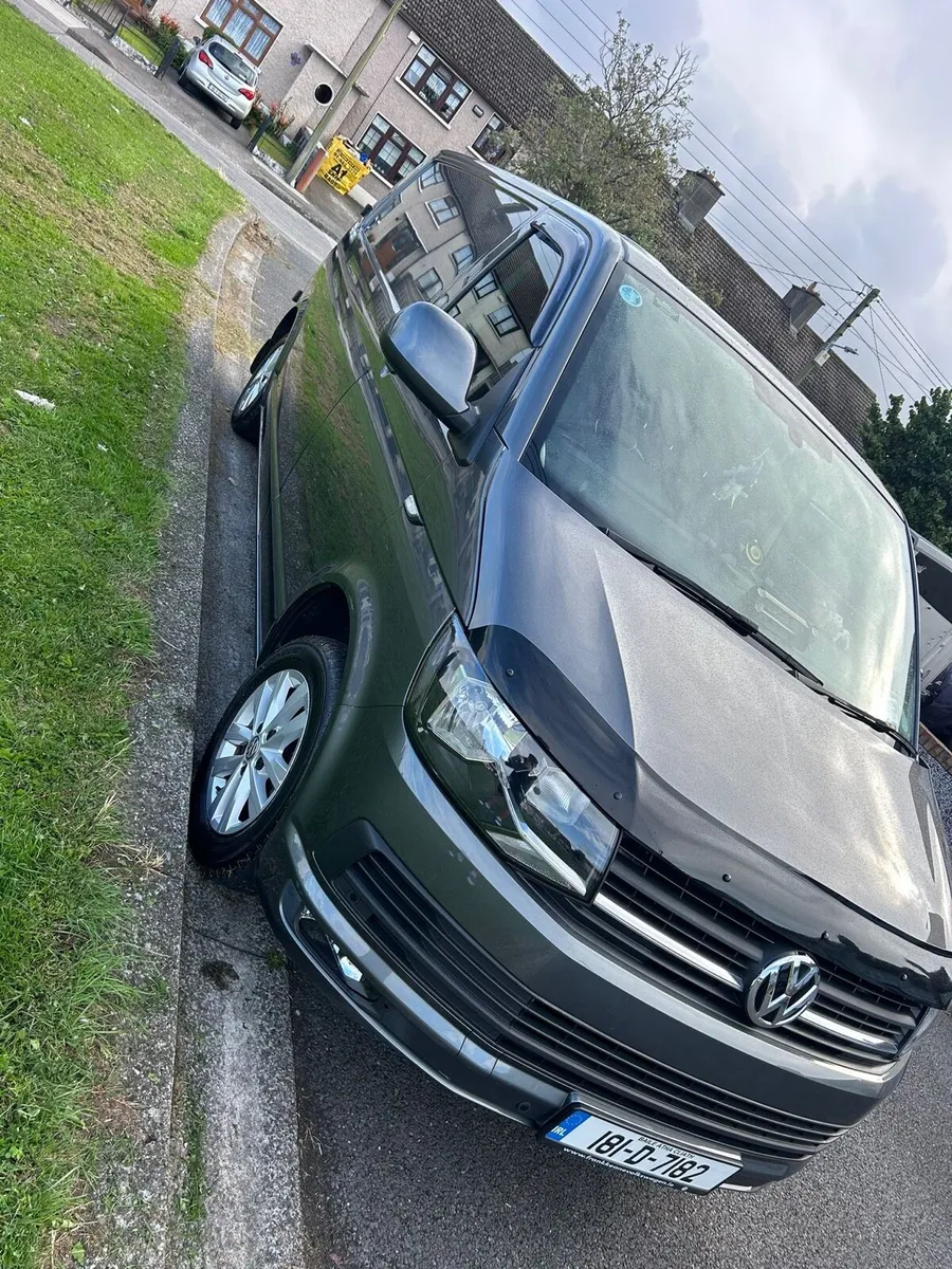 2018 VW TRANSPORTER ,6 speed ,1 OWNER ONLY 89km - Image 3