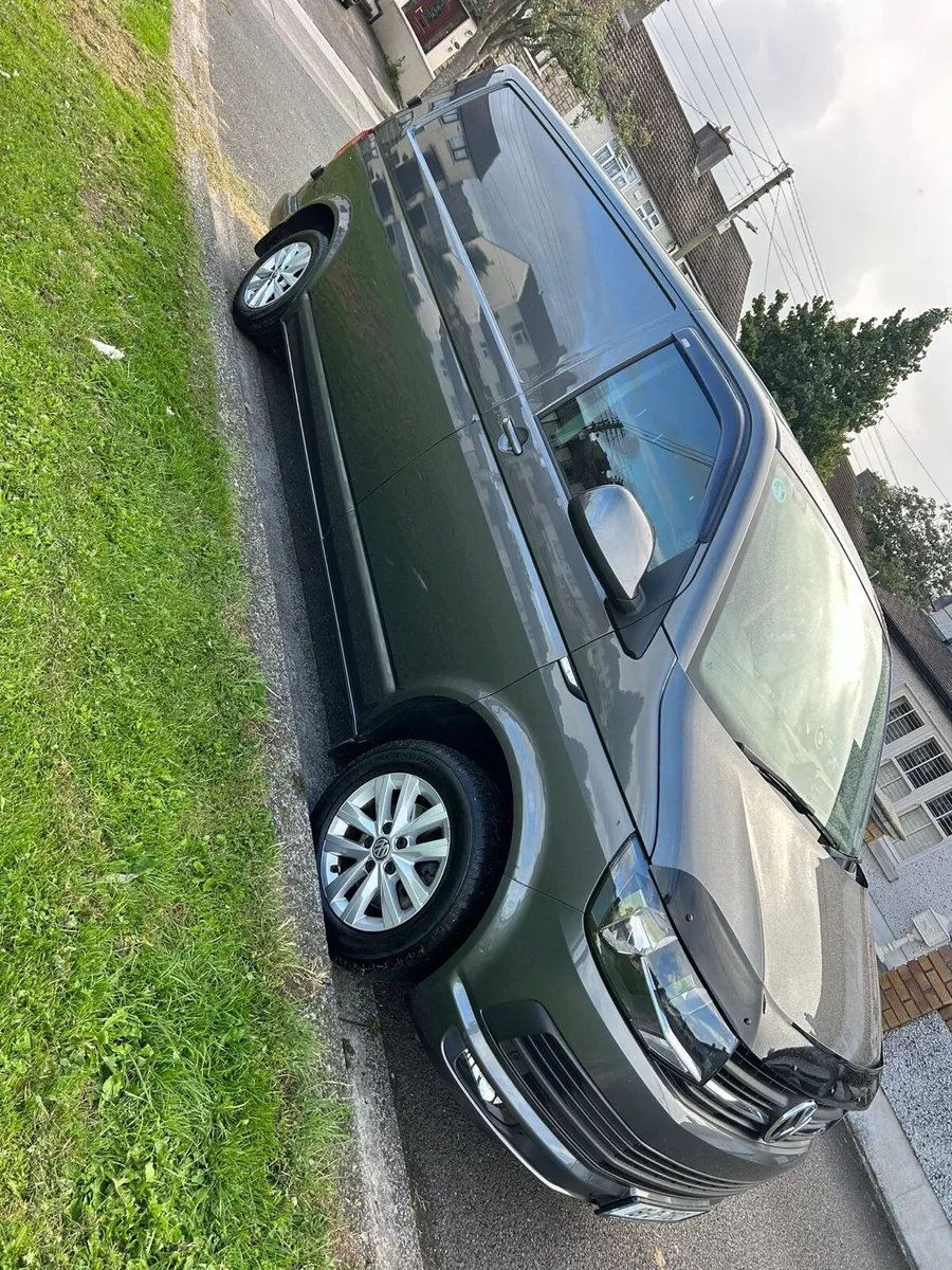 2018 VW TRANSPORTER ,6 speed ,1 OWNER ONLY 89km - Image 4