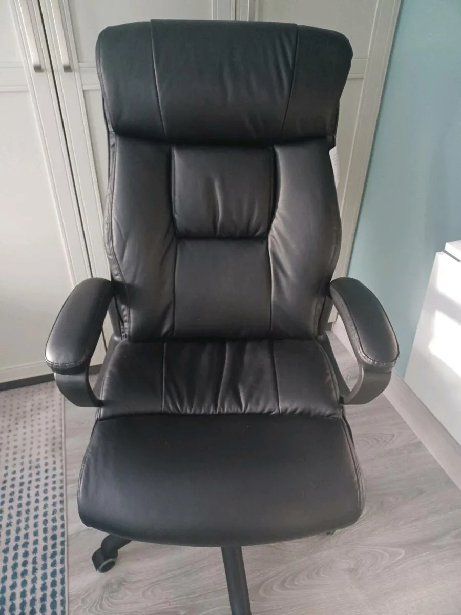 Office chair - Image 1