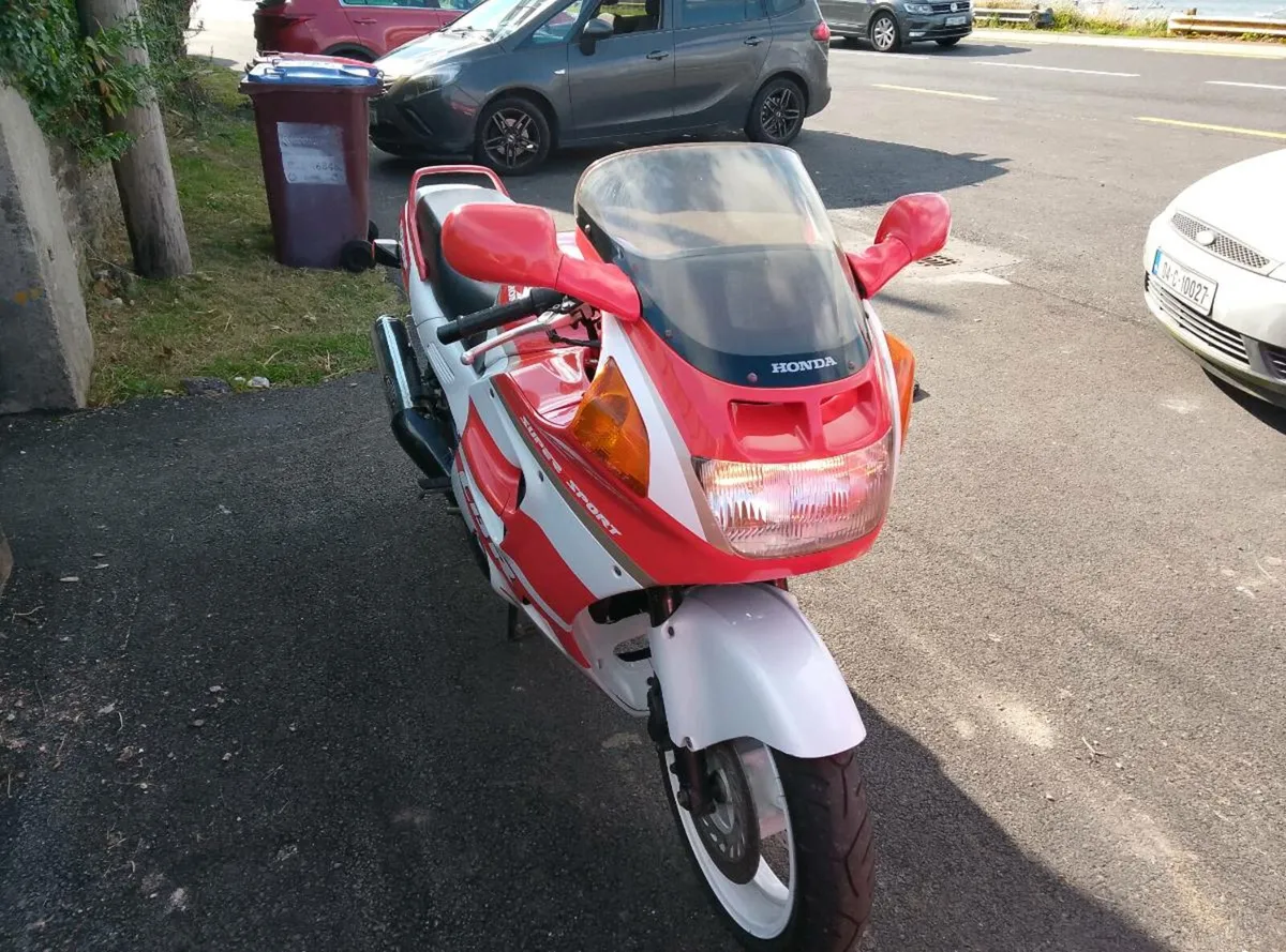 1990 Honda CBR1000F - Image 2