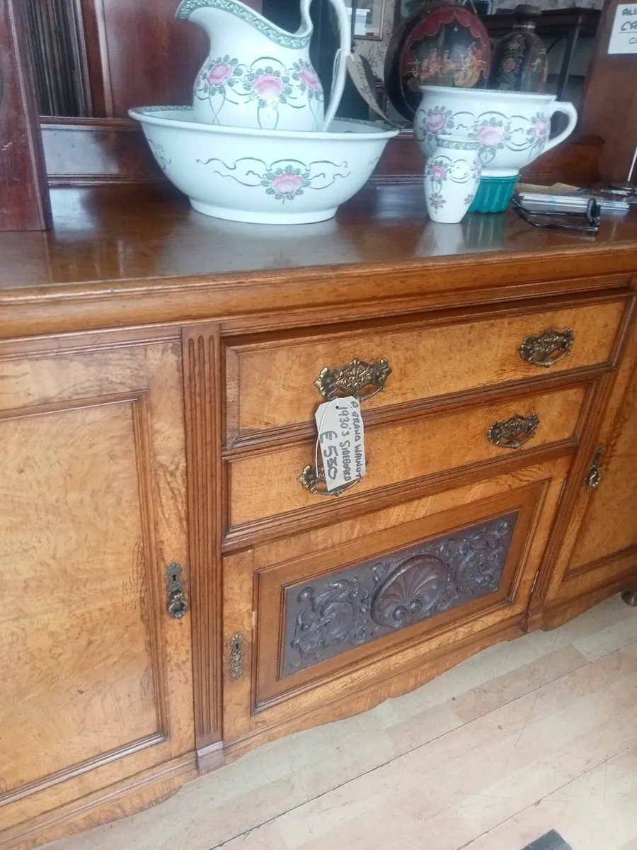 FULL OF COLLECTABLES AND ANTIQUES. - Image 2