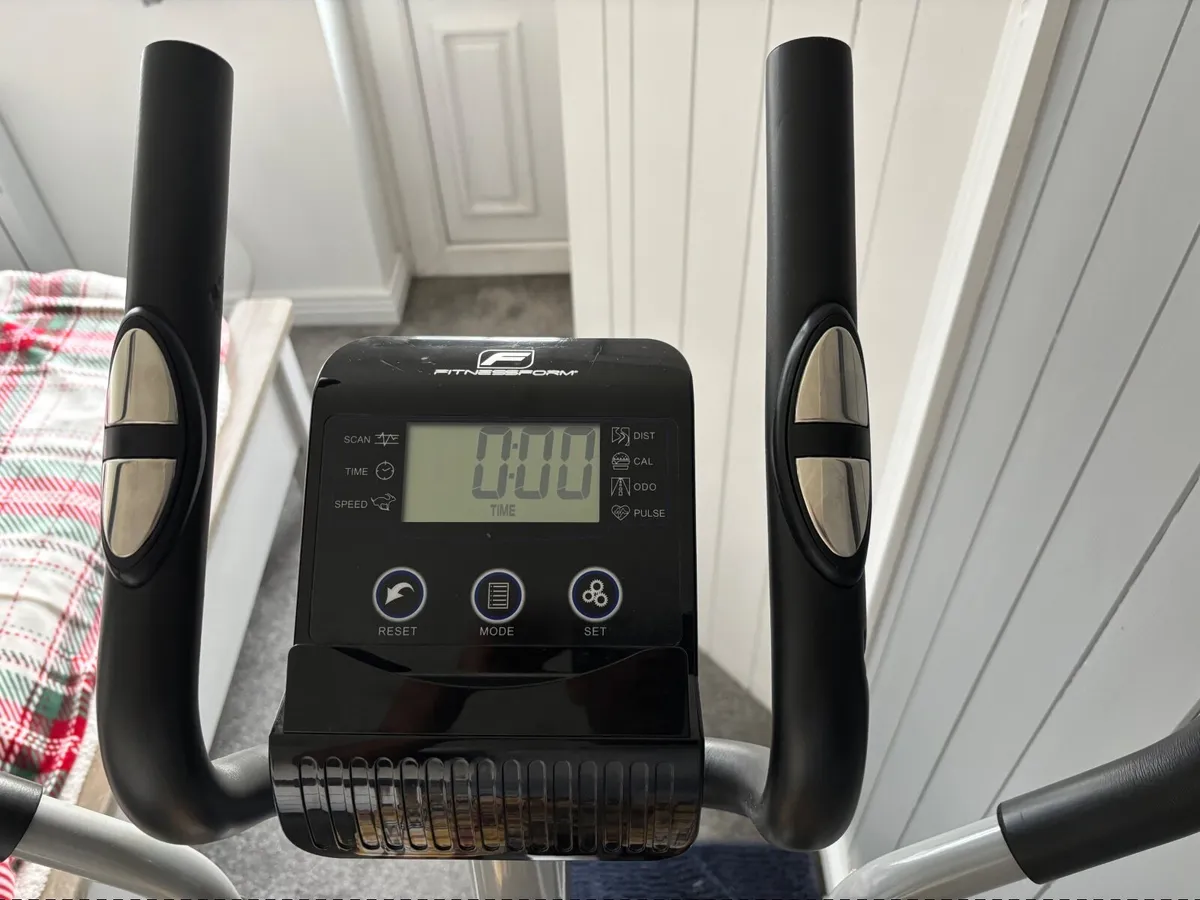 Cross trainer - Image 2