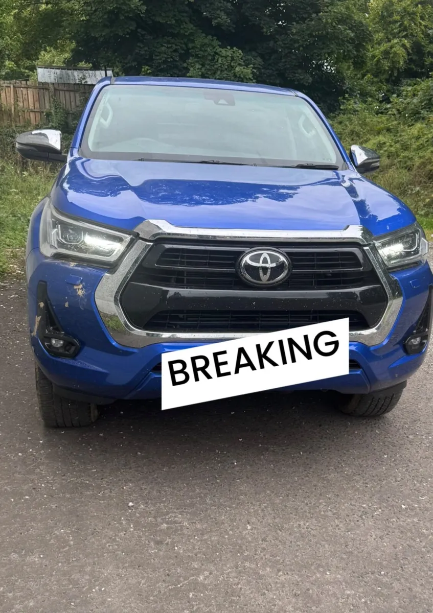 2020 Toyota Hilux 2.8 breaking