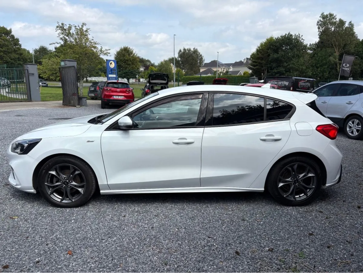 Ford Focus St-line 1.5 Tdci 125PS 6speed 5dr// Im - Image 4