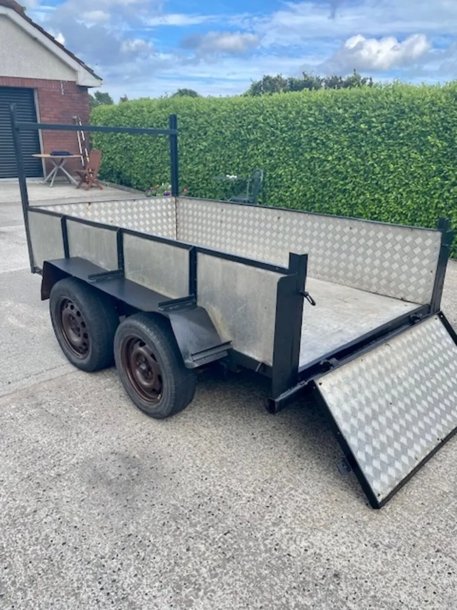 Trailer - Image 1
