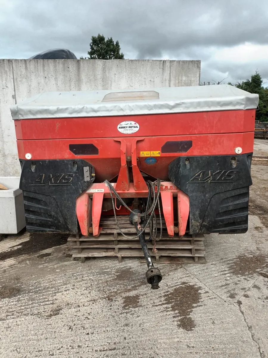 Fertiliser Spreader - Image 1