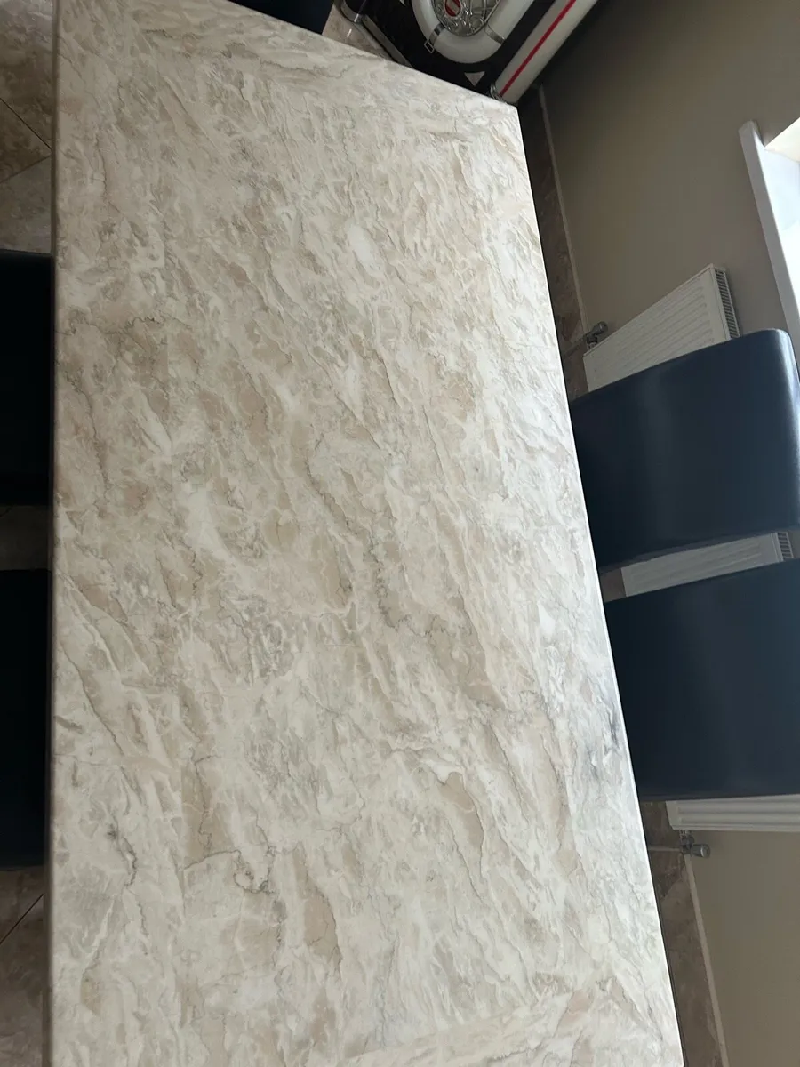 Marble table and chairs - Image 2