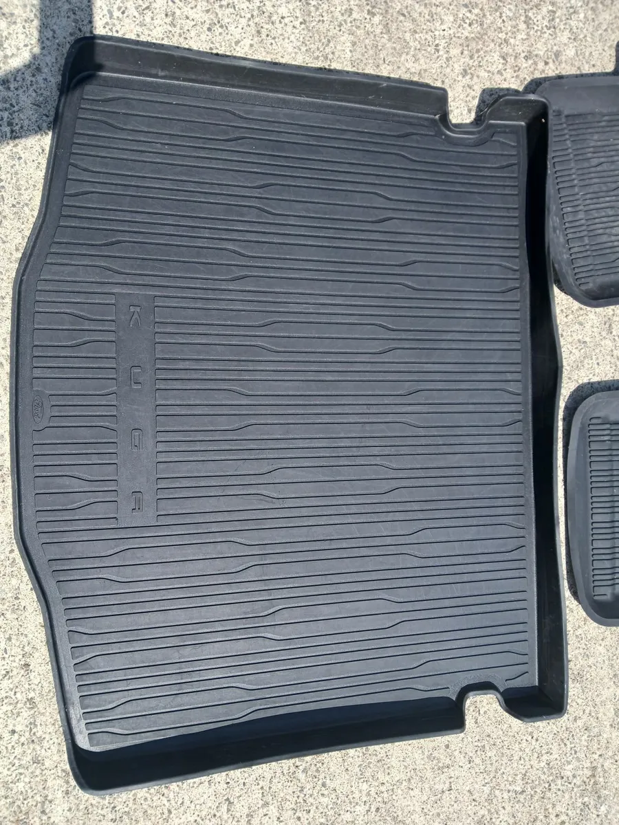 Ford Kuga rubber boot liner and car mats - Image 4