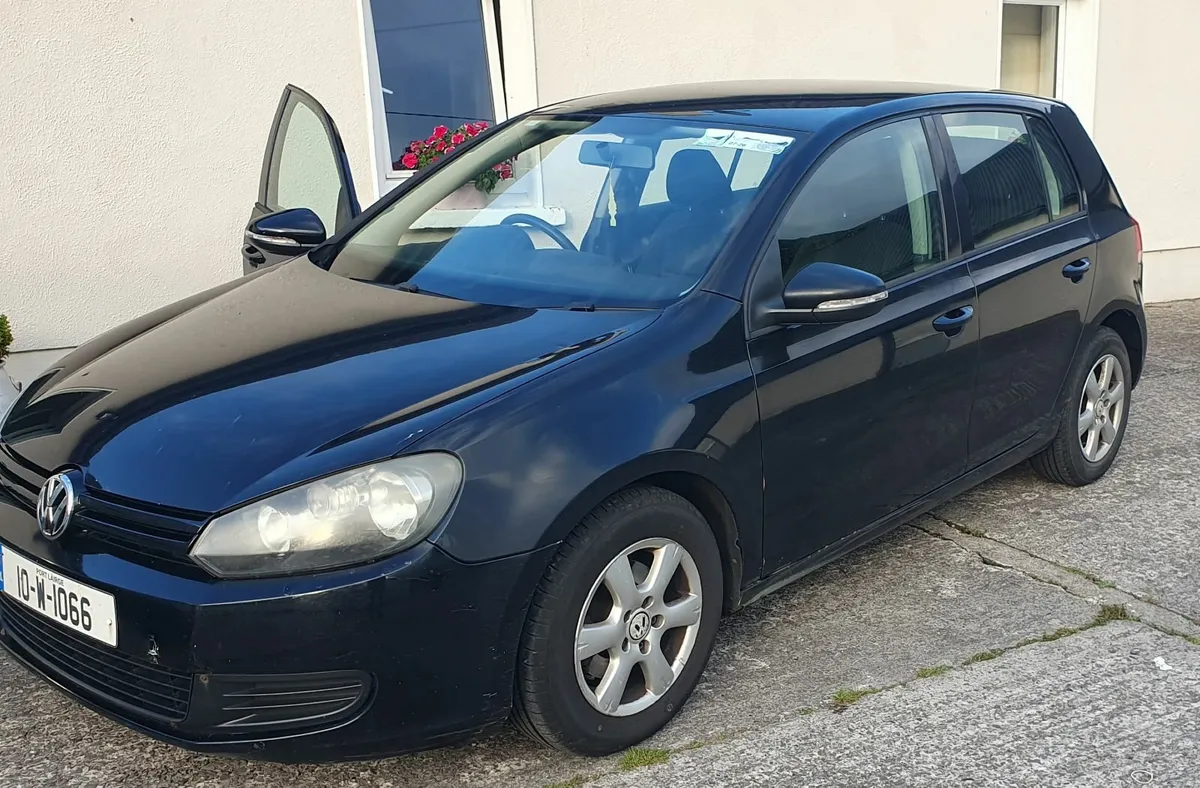Volkswagen Golf 2010 - Image 1