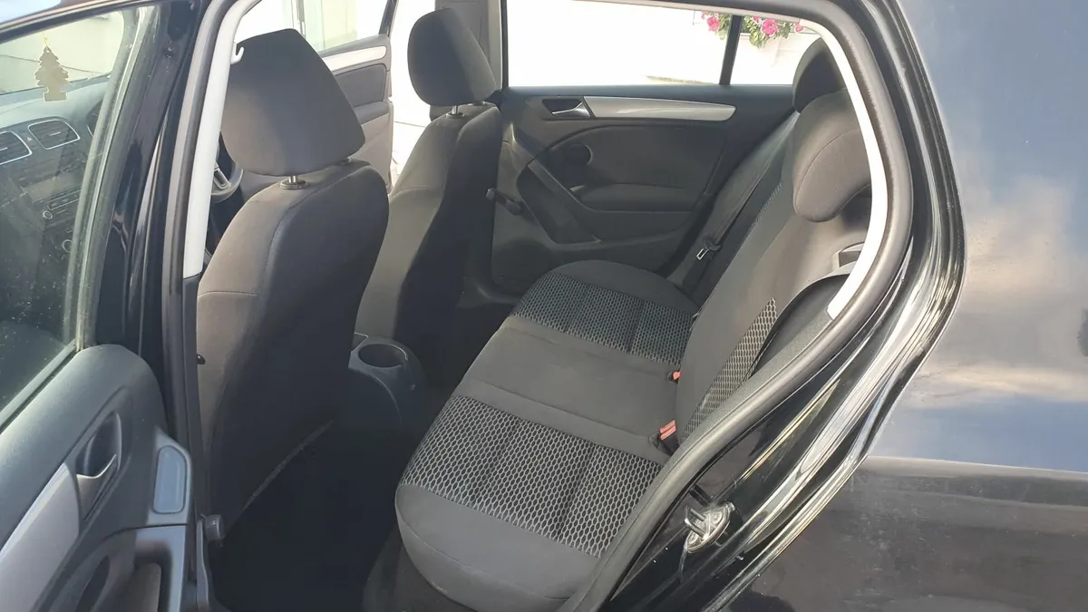 Volkswagen Golf 2010 - Image 2