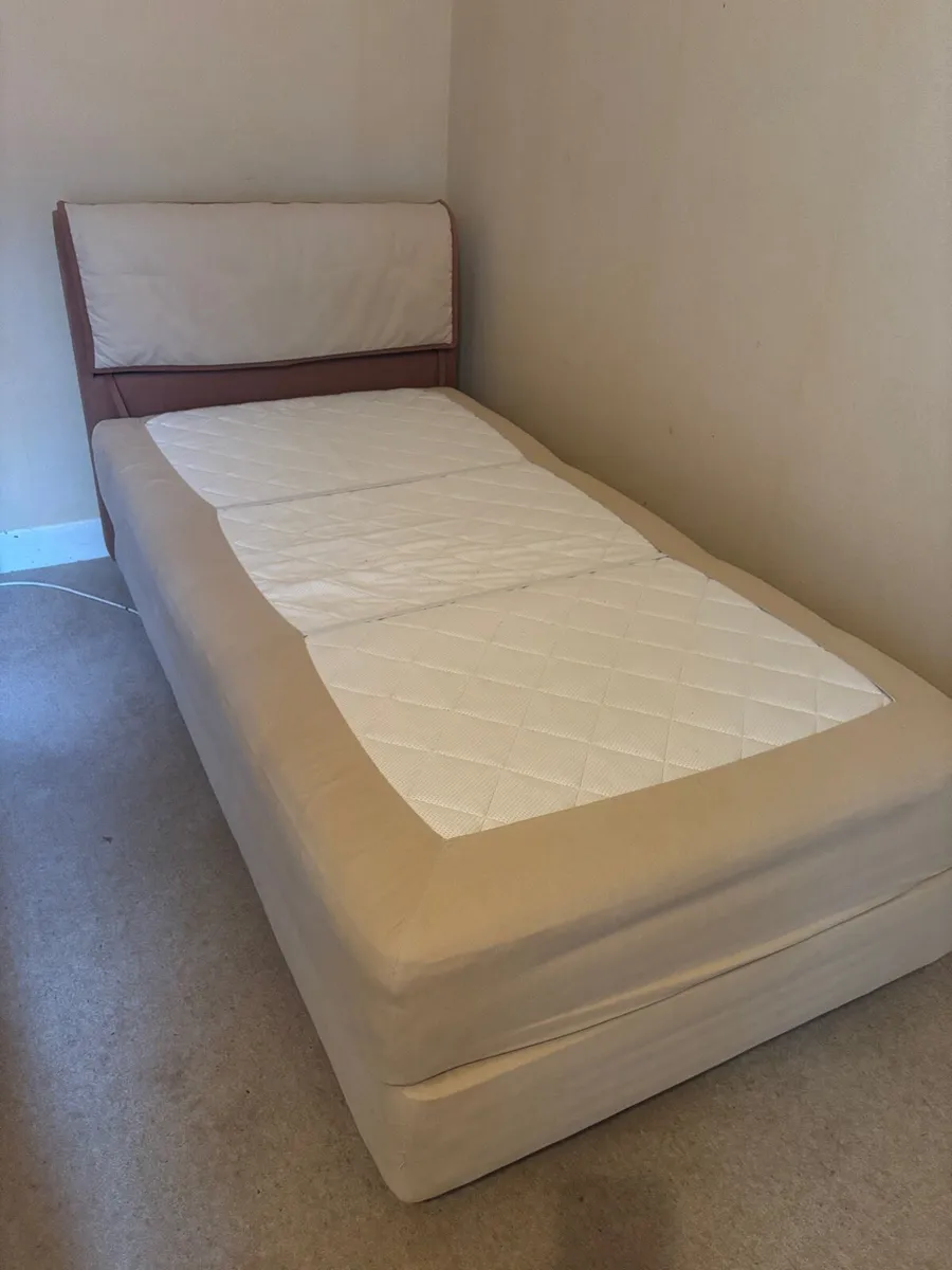 Single beds - Image 2
