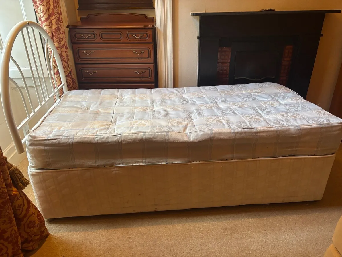 Single beds - Image 3