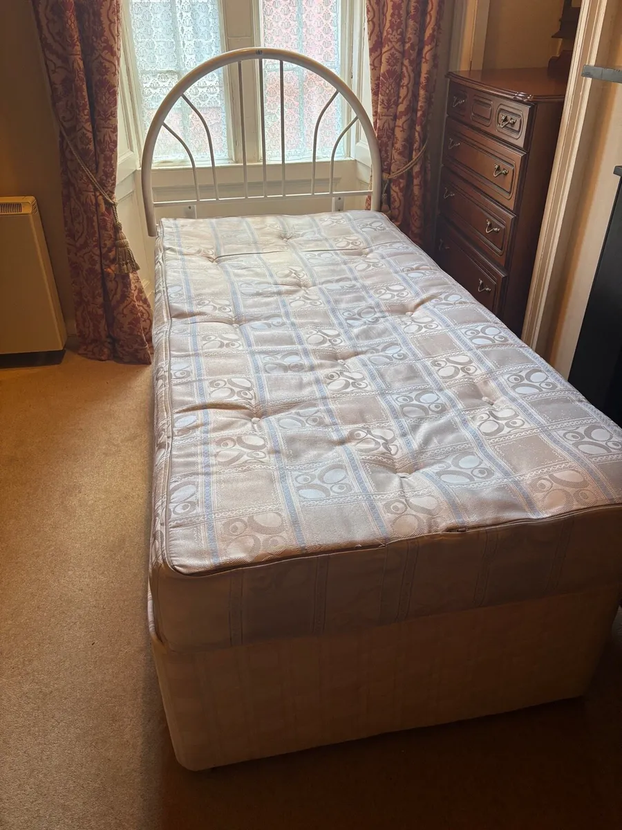 Single beds - Image 1