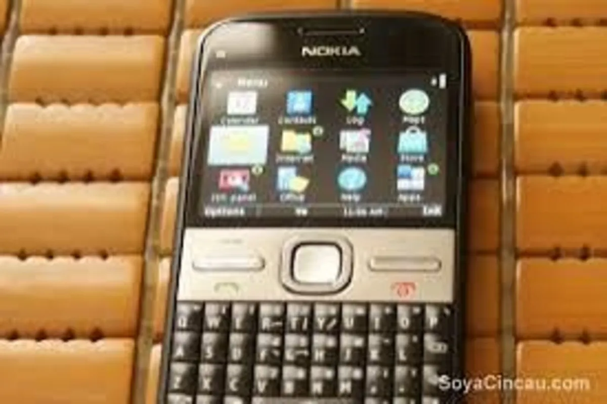 Antique Vintage Collectible Nokia E5 Mobile Phone. - Image 2