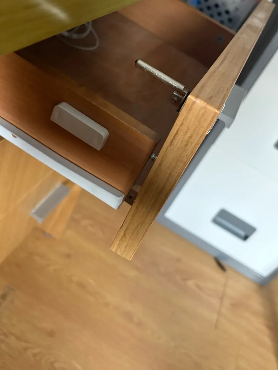 Desk - Image 4