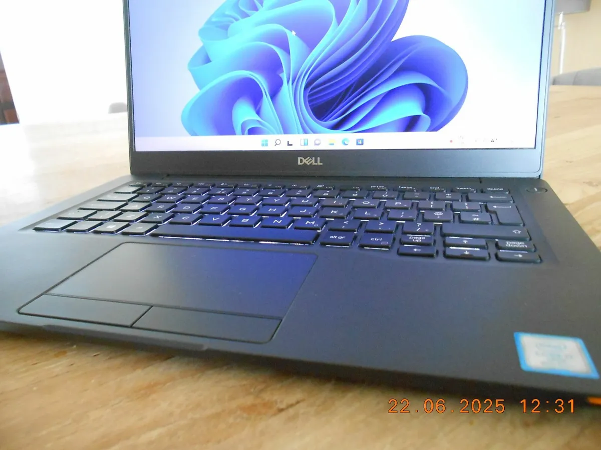 Intel i7 16GB Ram Dell Latitude 7300 Laptop Win11 - Image 2