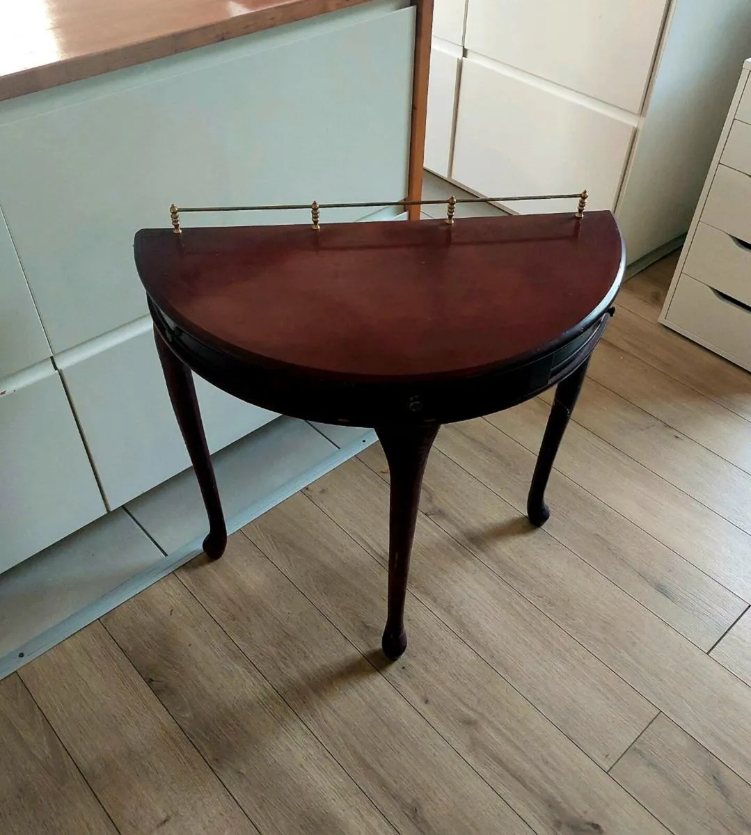 Half moon mahogony table - Image 1